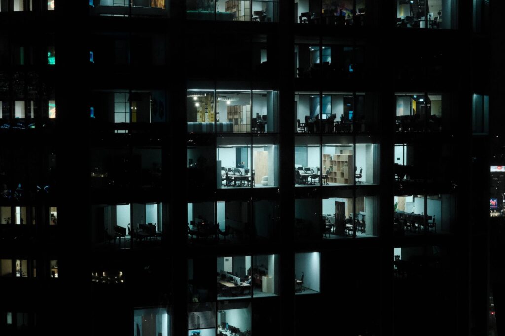 Agentes de IA assumem o gerenciamento de e-mails corporativos em 2026